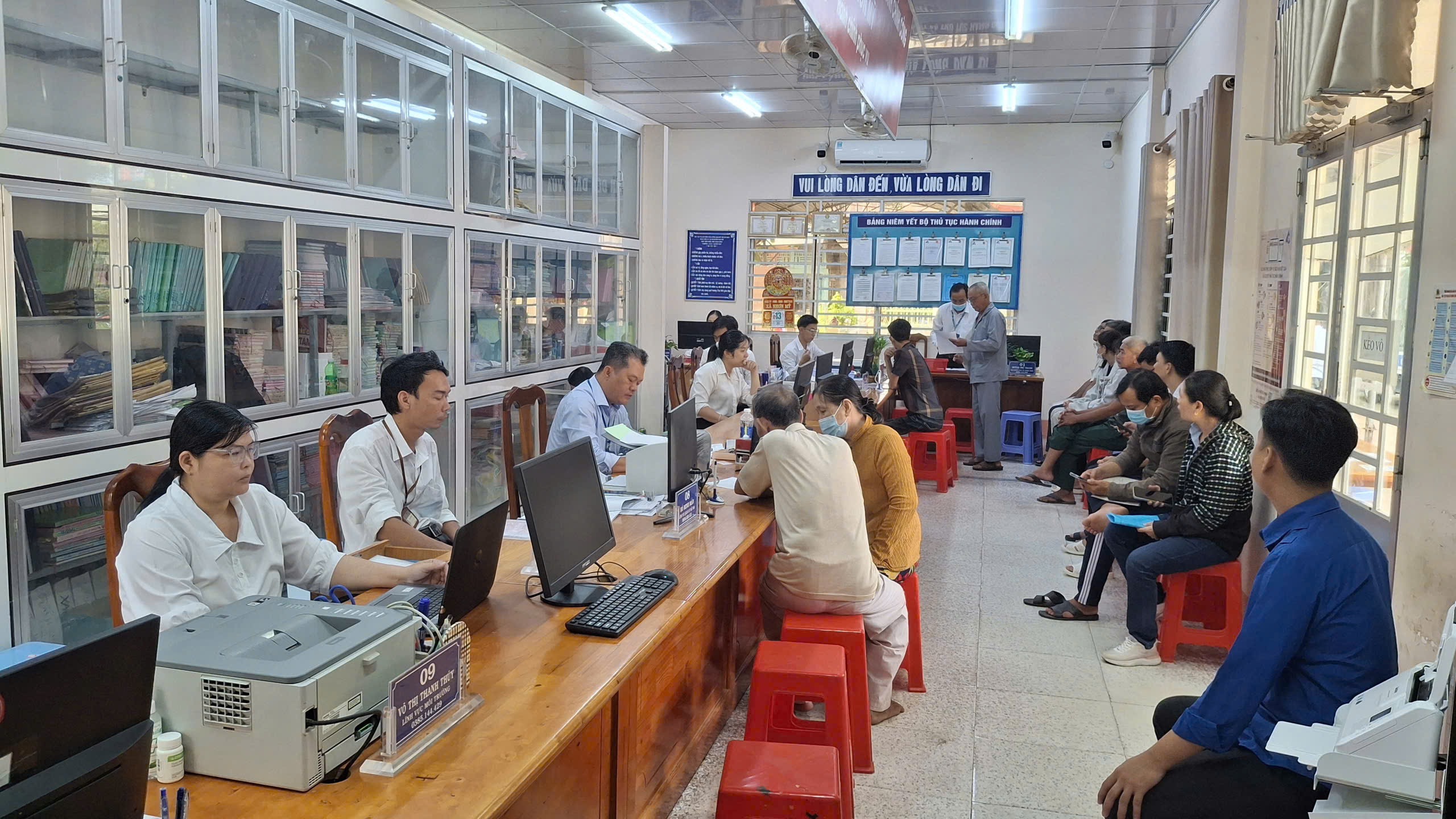 Toàn cảnh Trung tâm phục vụ hành chính công xã Nhơn Mỹ vào sáng thứ Hai