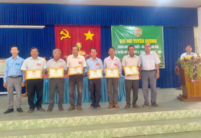 Xã Nhơn Mỹ tổ chức đại hội tuyên dương nông dân sản xuất kinh doanh giỏi năm 2024