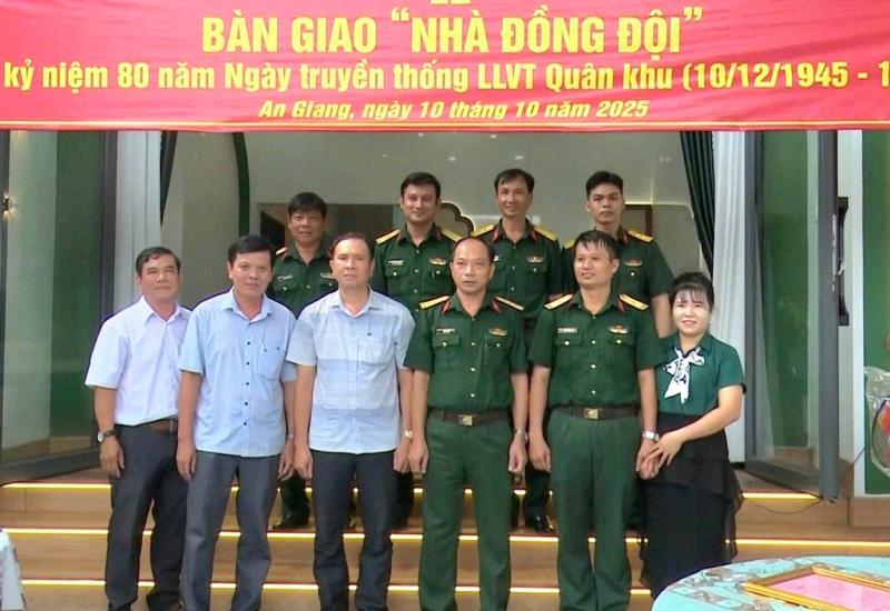 Lữ đoàn 6 bàn giao “Nhà Đồng đội” tại xã Nhơn Mỹ