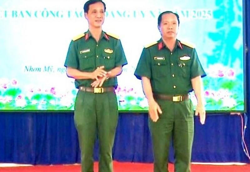 Xã Nhơn Mỹ công bố Quyết định Chỉ Huy Trưởng  và Chính trị viên Phó Ban Chỉ huy quân sự  Cũng chiều ngày 19/01, Đảng ủy xã Nhơn Mỹ, tỉnh An Giang tổ chức công bố quyết định công tác cán bộ. Phó Bí thư Thường trực Đảng ủy xã - Quang Lê Hồng Chuyên chủ trì buổi lễ. Tại đây, đã thông qua quyết định điều động, bổ nhiệm đồng chí Trung tá Phạm Ngọc Phong, Tiểu đoàn trưởng KTT kiêm trợ lý phòng không, Ban chỉ huy Phòng thủ khu vực 1 – Long Phú, Bộ Chỉ huy Quân sự tỉnh An Giang, Quân Khu 9, giữ chức Chỉ huy Trưởng 