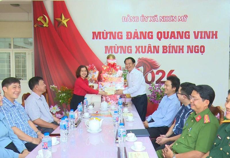 Đoàn công tác Tỉnh ủy - HĐND - UBND – Uỷ ban MTTQ Việt Nam tỉnh và các sở, ban, ngành chúc tết xã Nhơn Mỹ