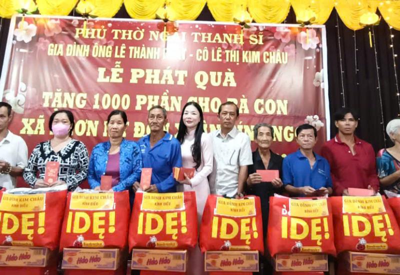 Nhơn Mỹ tặng 1.000 phần quà Tết cho hộ nghèo - khó khăn